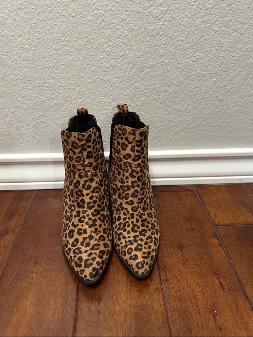Soda Leopard Print Chelsea Ankle Boots in Tan and Black